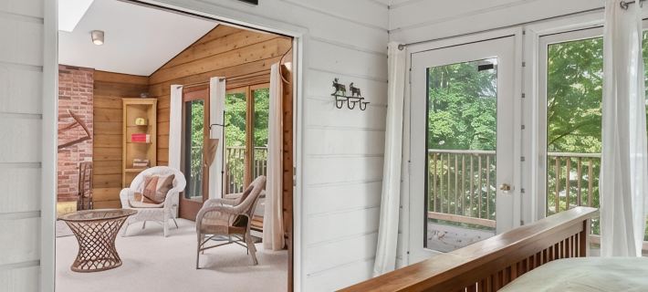 Lakefront! Secluded, HotTub, Fire Pit, Private Dock&Boats 90 Min from Chicago Hotels in Chikaming Township