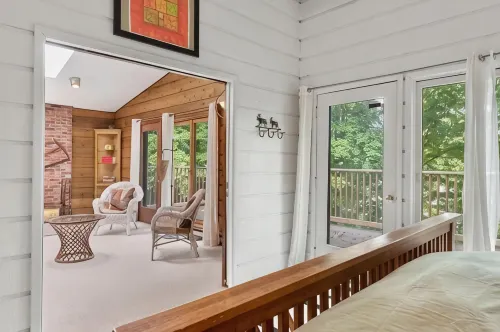 Lakefront! Secluded, HotTub, Fire Pit, Private Dock&Boats 90 Min from Chicago - balcony