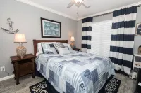 Beautiful Gated Waterfront Condo in Heart of Horseshoe Bay,  Boat Docks and WIFI - 4-Star