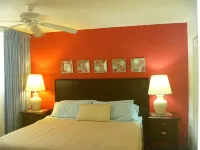 Key West Condo close to the Ocean. 1 mile to Smathers & 3 miles to Duval St. - 2-Star