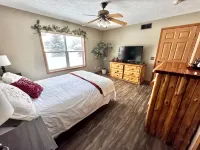 Castle Reserved Home Retreat! - Boutique