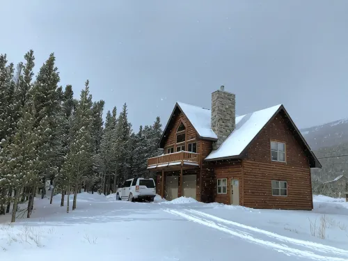 Cozy Rocky Mnt. Chalet/Spa, private lake, close to Denver, RedRocks, Outdoor fun - Chalets
