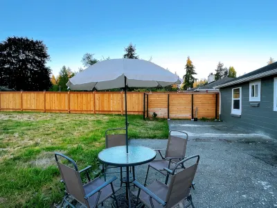 Cozy North Seattle Rambler with Spacious Yard Hotele w: Lake City
