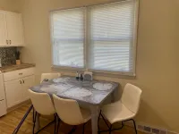 Cheerful mid-town home close to Bass Pro, shopping and local eateries. - 4-Star
