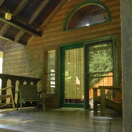 Country Cabin within minutes of the New River Gorge National Park & Preserve.