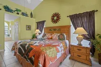 Very Clean & Spacious! Pool, Game Room, BBQ, 2 King Masters--Close to Disney! - 露台