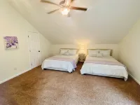 Peaceful private pool home dog friendly sleeps 8. large private lot fully fenced - Wifi