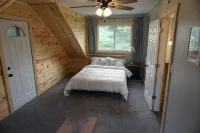 Backyard Trails and Lake Hayward with Canoe! - Chalets