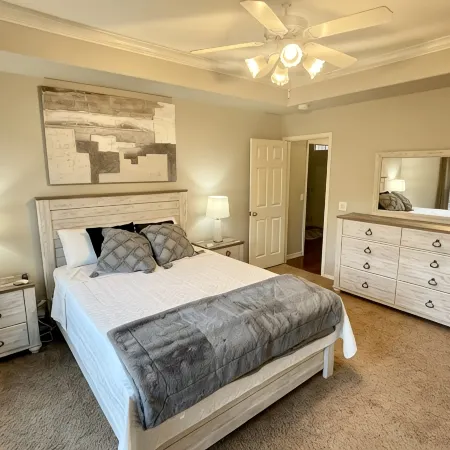 Relaxing stay in Stillwater, OK! Enjoy and relax in in this spacious home.