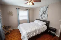 Barcade and rope swing bar, 5 minutes from The Avalon Grand Resort and Golf! - 3-Star
