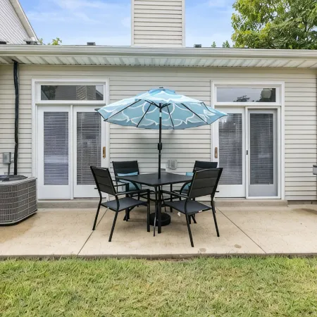Castle Glow - 2Br - BBQ Gr - Walk to Kroger Field