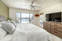 Waterfront Haven - balcony