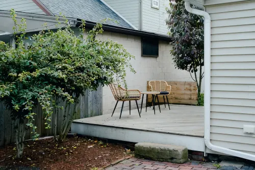 Cozy Updated Century Gem- Prime Location - Sleeps 10- Make Yourself at Home! - Bungalows