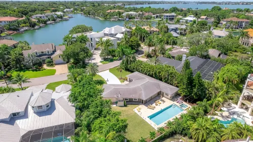 Newly renovated classic villa in exclusive neighborhood. - Private Pool