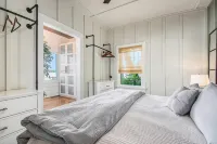 Amazing Lake House - beautiful clear lake - 2 hours from Chicago! - Wifi