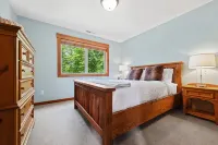 Family Friendly Cozy Cabin with Private Hot Tub & Games! - WiFi