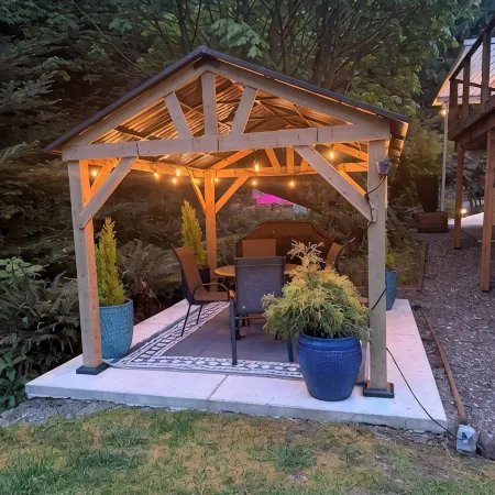 Modern studio with hot tub and patio access
