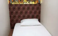 FixOn Capsule Hotel - parking