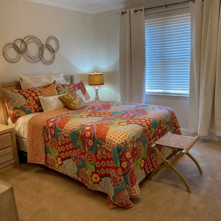 Adorable & recently renovated condo within walking distance to downtown Clemson.