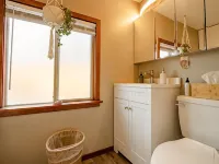 Friendly Alley Bungalow~Private Oasis Close to UO - บังกะโล