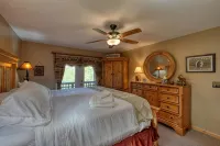 Big Sky Overlook - Hottub- Firepit - Pool Table - シャレー