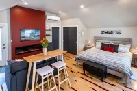 Courtside Cottage - WalkScore 93 - Dog Friendly - บูติค