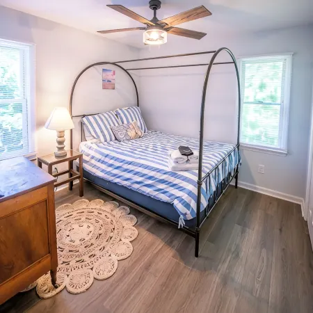 Family Tides-  Beach Oasis 1 Block from Beach. 5 Min Walk. Hot Tub. Pets ok.