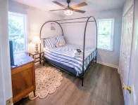 Remodeled Beach House 1 block from beach. 4min walk. Sleeps 8. - 2つ星