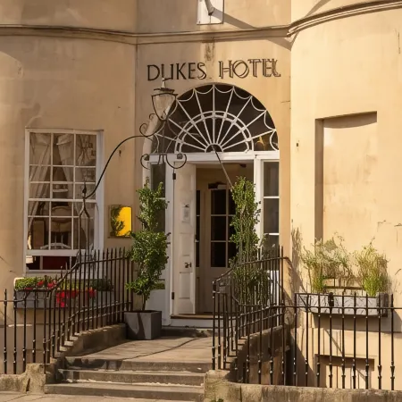 Dukes Bath Отели рядом с достопримечательностью «Римские купальни»