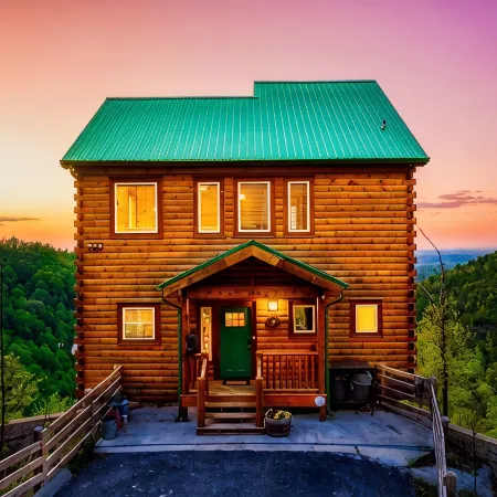 Family-Friendly• Stunning Views • 7 Mi to Dollywood •Hot Tub• Highly Rated!