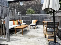 Charming Cottage in Jamestown - Wi-Fi