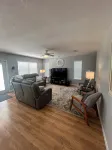 Cozy 3 bedroom 2 bath with views of the River - Boutique