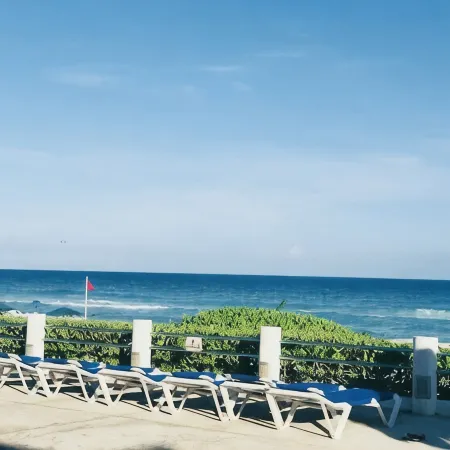Oceanfront 2Br Villa for 6 -  3 Bathrooms - Walk to la Isla & Beach