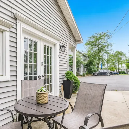Little Bell's Bungalow / Walkable to Saugatuck and Douglas / Updated
