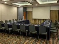Courtyard by Marriott Guadalajara Andares Отели рядом с достопримечательностью «Культурный и конгресс-центр PALCCO»