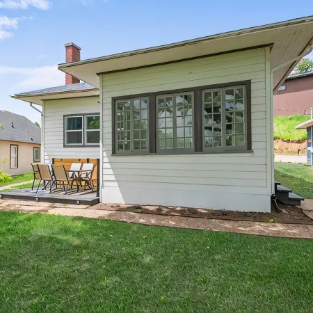 Beautiful Modern/Rustic Cottage in the heart of Lead!!! Hoteles en Lead