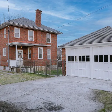 Pet Friendly! Firepit & Gameroom- Walk To Restaurants, 15 Mins To Hershey Park!