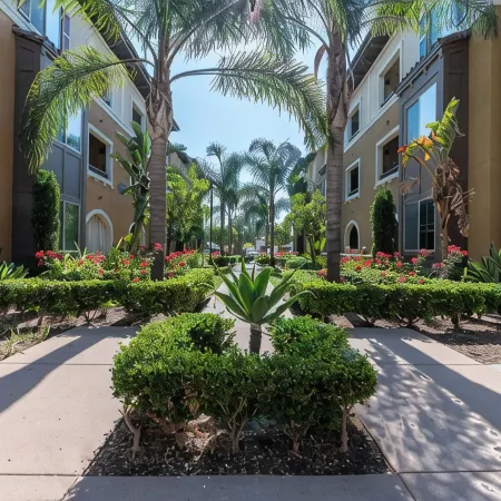 2 Bedrooms ✦ Ground Floor Unit ✦ Pool ✦ Wi-Fi ✦ Gym ✦ Pack 'n Play