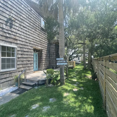 Waterfront Retreat, Heated Pool & Rooftop Deck - 2 Bed, Kitchen, Great Location