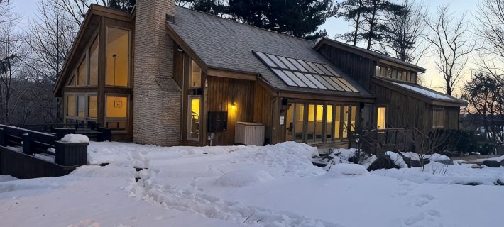 Luxurious Ski in-Ski Out Mnt. Creek/Hot Tub/Tennis & Pickleball/Heated Pool/Golf Hotels in Vernon
