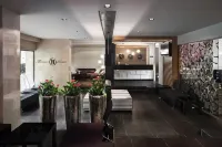 Famous House - Ramah Hewan Peliharaan
