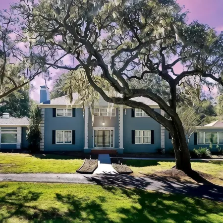 Executive 5 Bedroom Pool Home, Dade City!