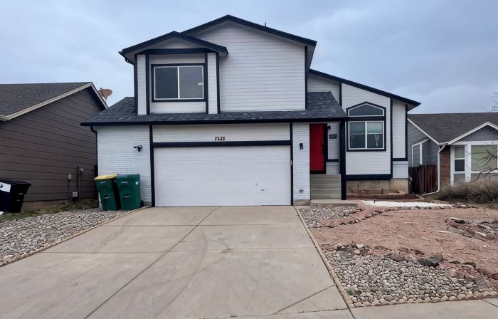 Music Themed 3-bedroom house with WiFi, AC and easy access to FT Carson