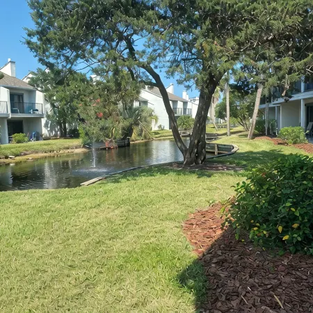Just Updated - Beach Side Spacious Ground Floor Flat Condo - steps to the beach!