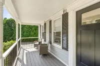 Private Beach House Retreat near Newport - Kitchens