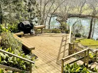 New!!! Luxury Riverfront Oasis with Gorgeous Oaks and Ping Pong Table! - 4-Sterne