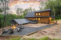 Brand NEW Build! Five Master Suites~Bunk Room~INDOOR POOL, Game ROOM & Hot Tub! - Wifi