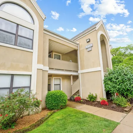 Updated 2 bedroom walk-in with 2 king beds in Pointe Royale Golf Village