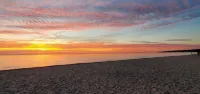 Lake Michigan Cottage Private Beach. Book Your Fall Getaway Now. - Homestays