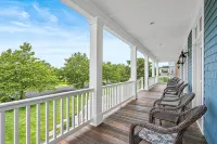 5-bedroom vacation home just a short walk to Cape May Beach - Hot Tub